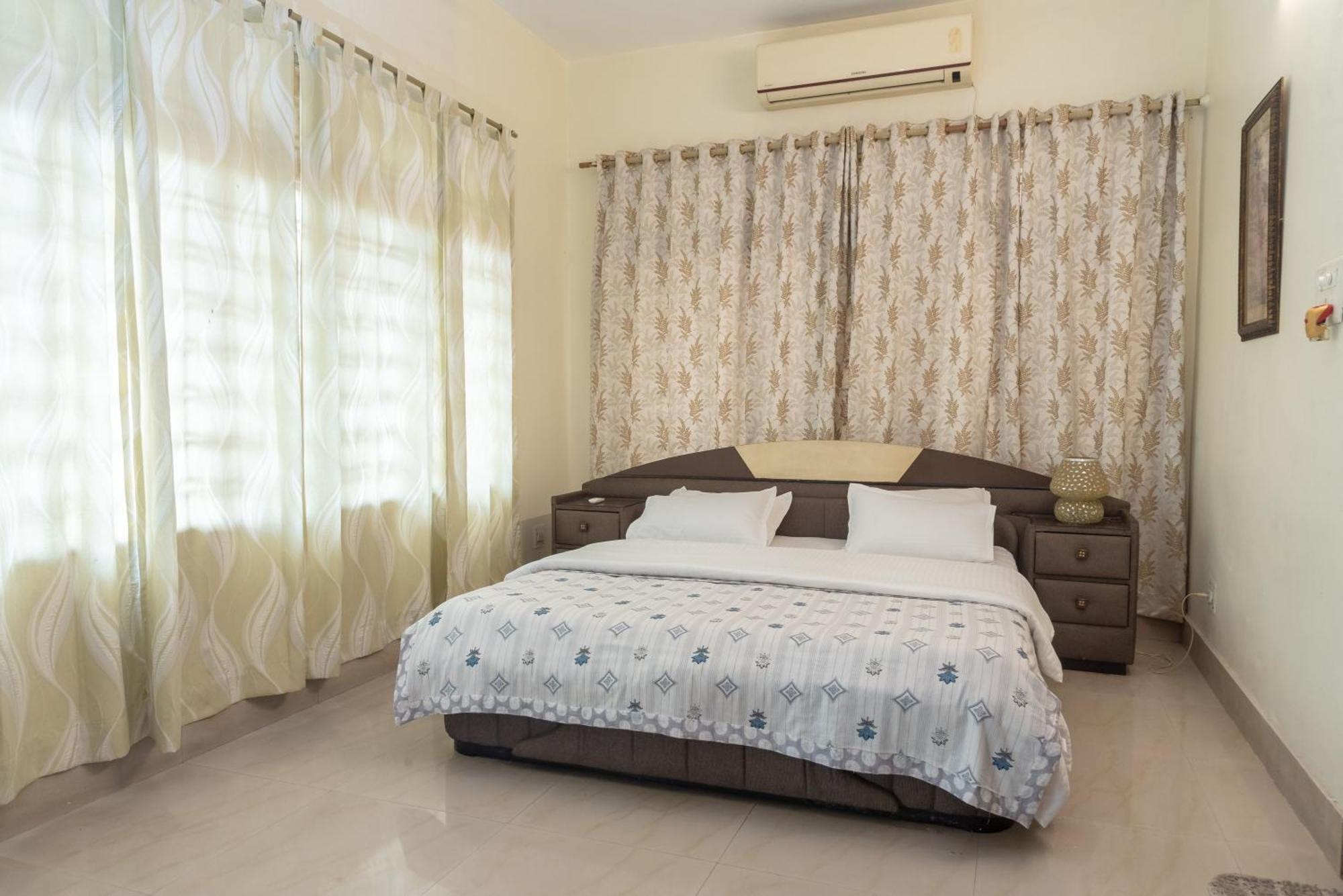 Bed and Breakfast The Urban Grandeur 1 à Guwahati Extérieur photo