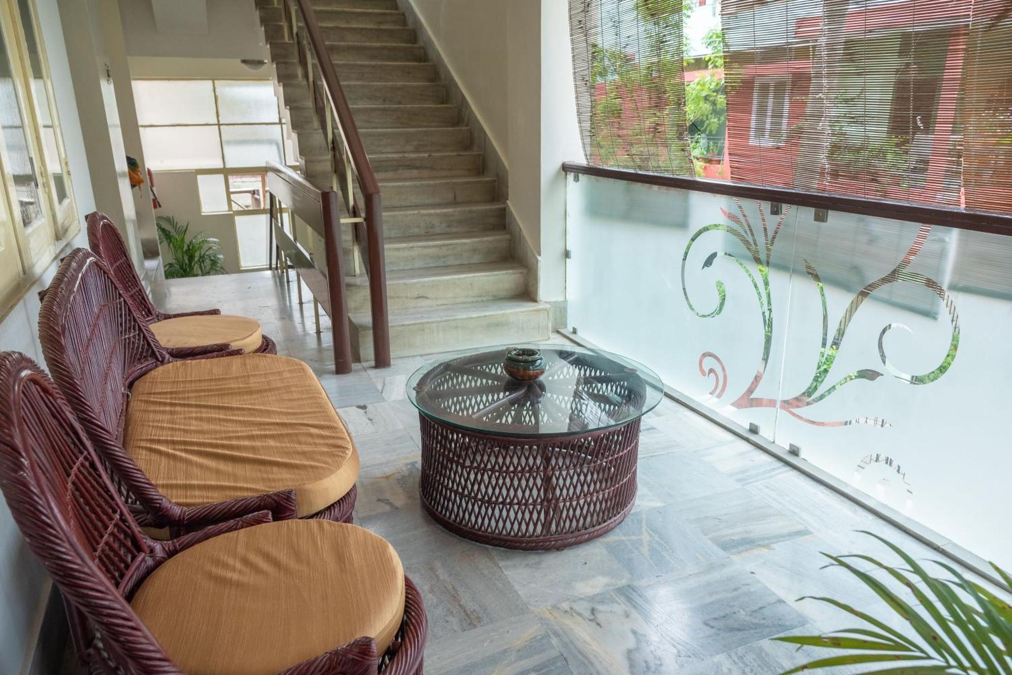 Bed and Breakfast The Urban Grandeur 1 à Guwahati Extérieur photo