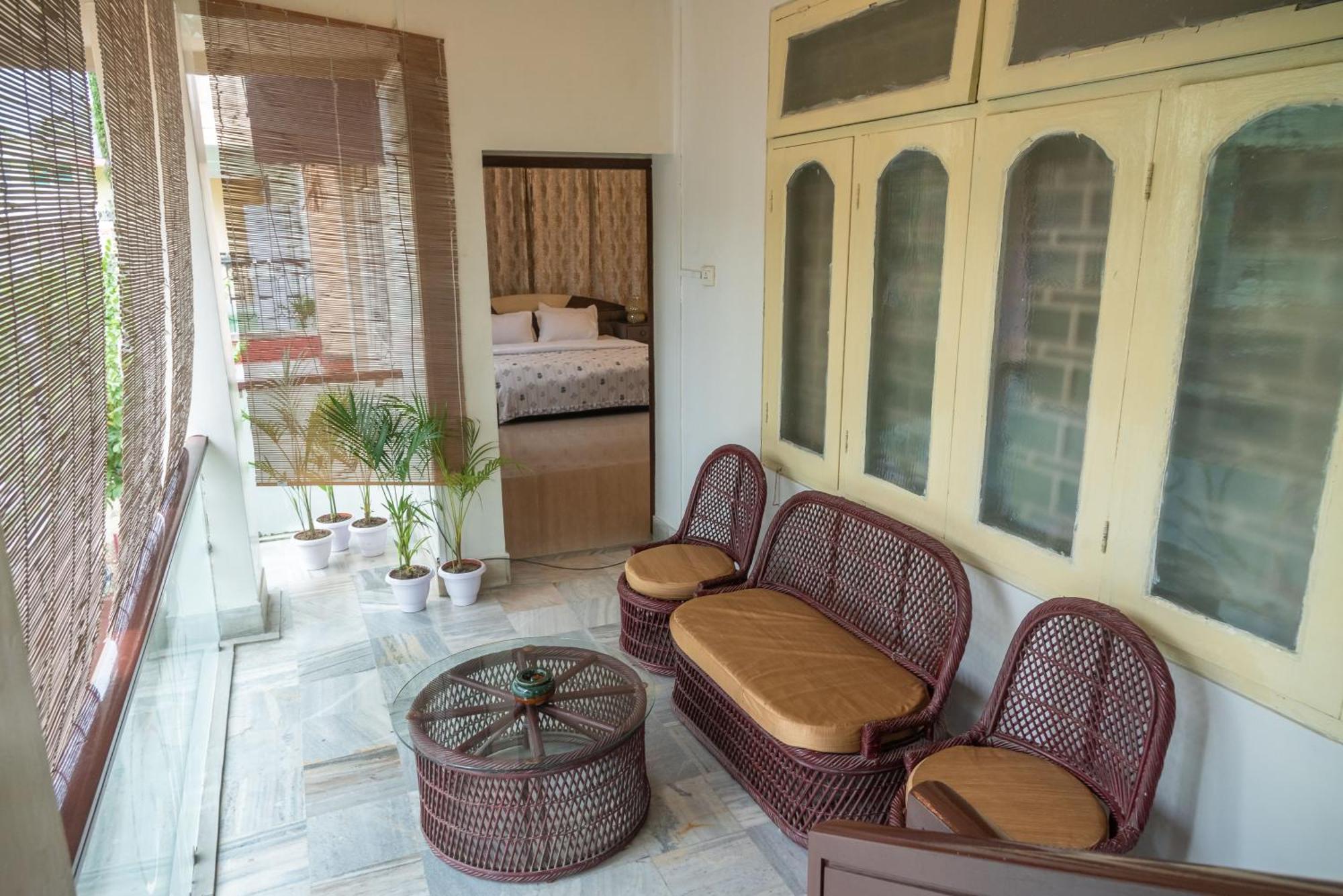 Bed and Breakfast The Urban Grandeur 1 à Guwahati Extérieur photo